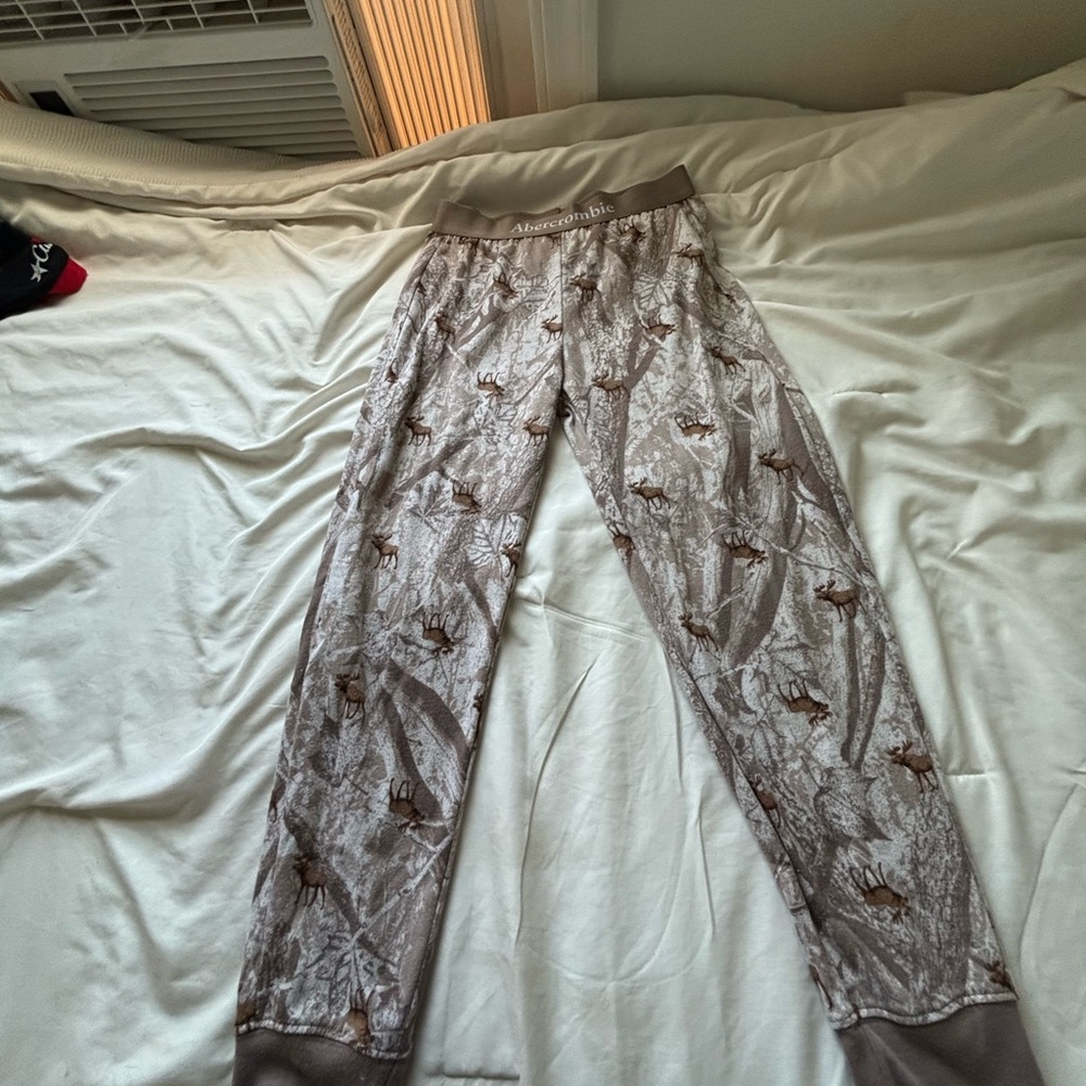 Abercrombie & Fitch Leaf Print Pajama Pants